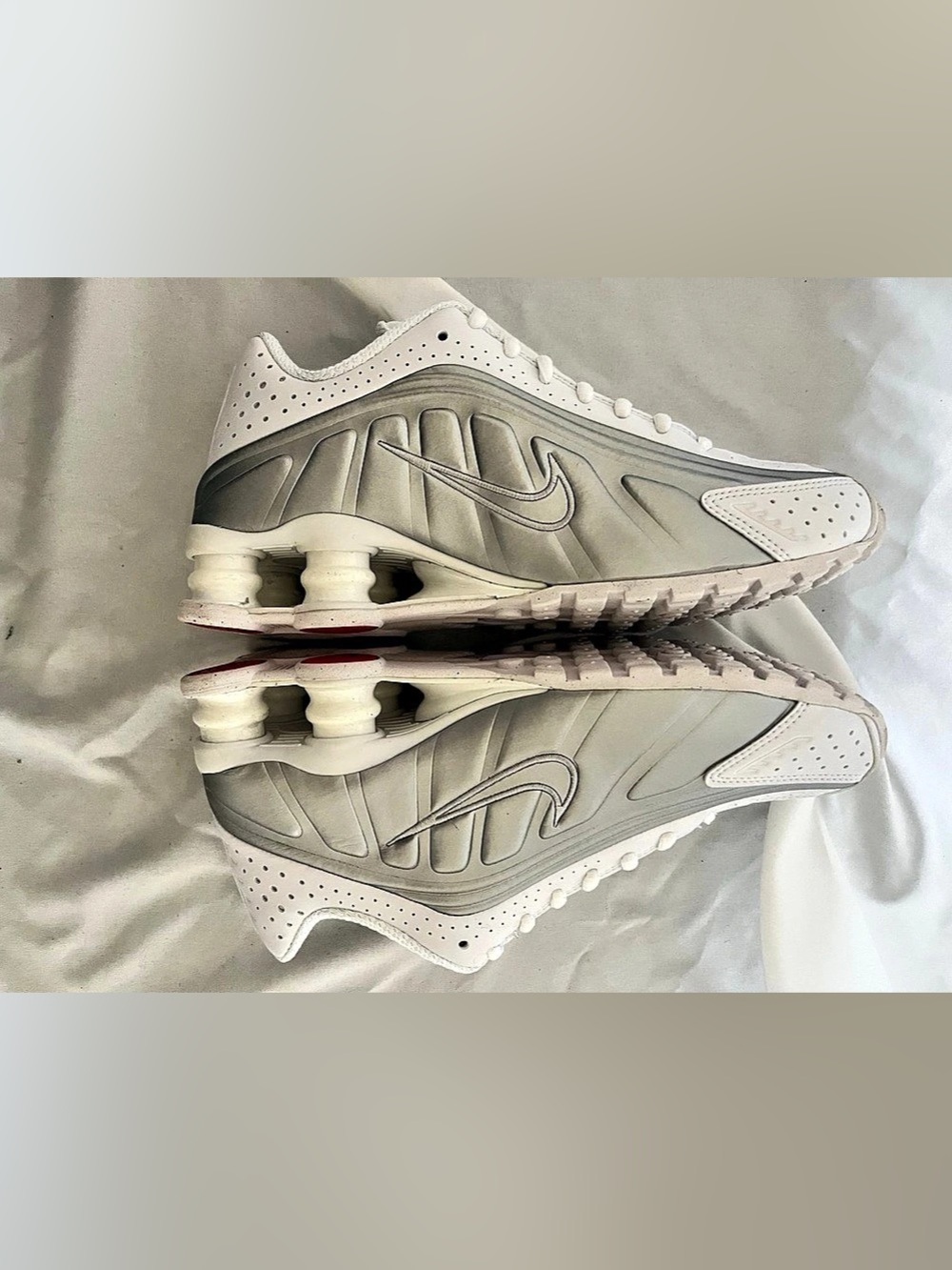 Nike Shox R4 White Metallic Silver Sneakers US 6.5 or 5y.